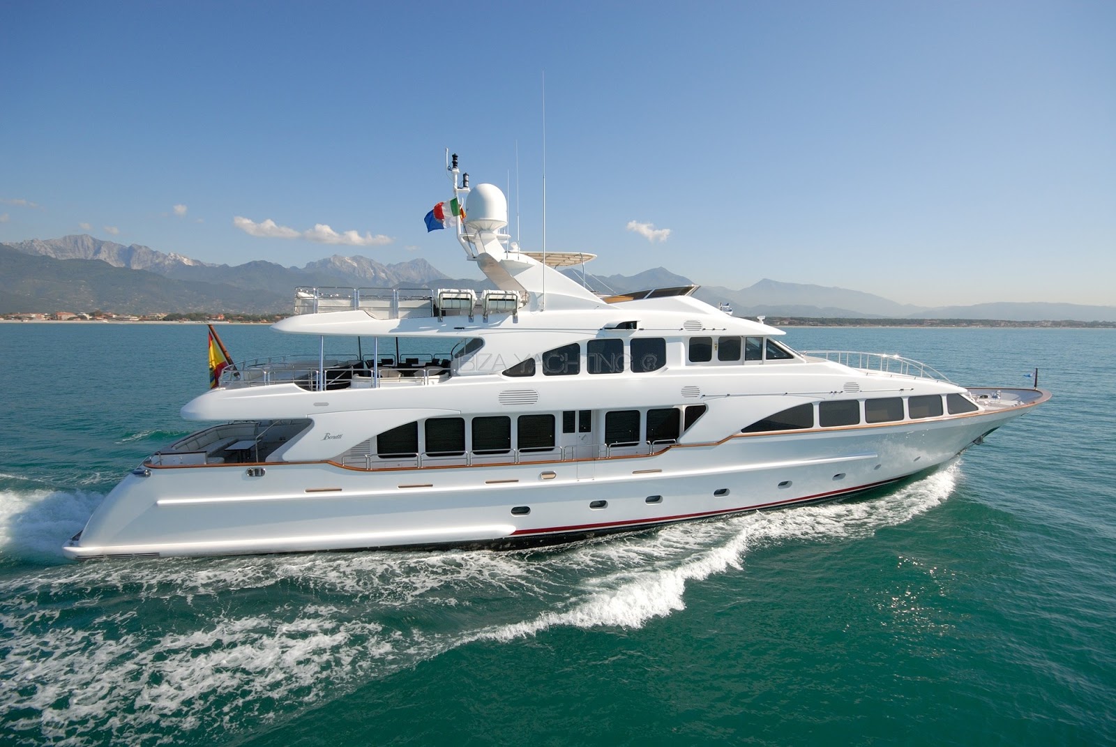 ALQUILER YATES IBIZA - BENETTI 37