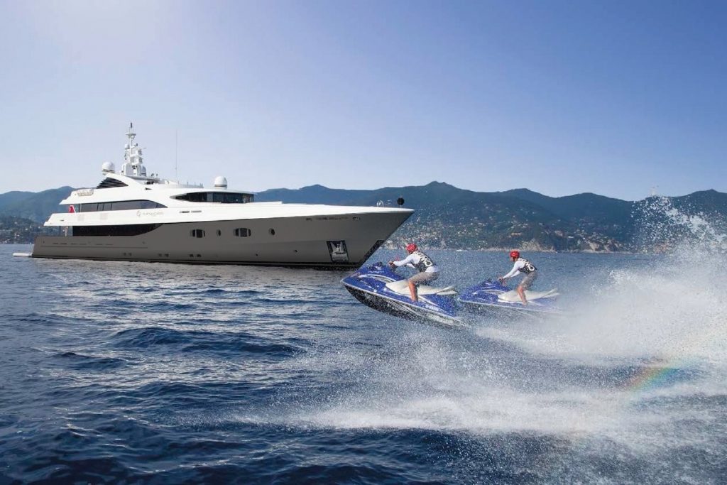 Alquiler de barcos y yates de lujo. Yates de lujo de alquiler