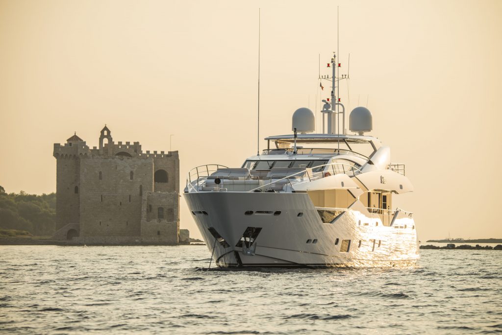 Alquiler de yates Sunseeker en Ibiza. Alquiler de barcos Sunseeker en Ibiza. Yates de alquiler Sunseeker en Ibiza, Yates Sunseeker, Ibiza