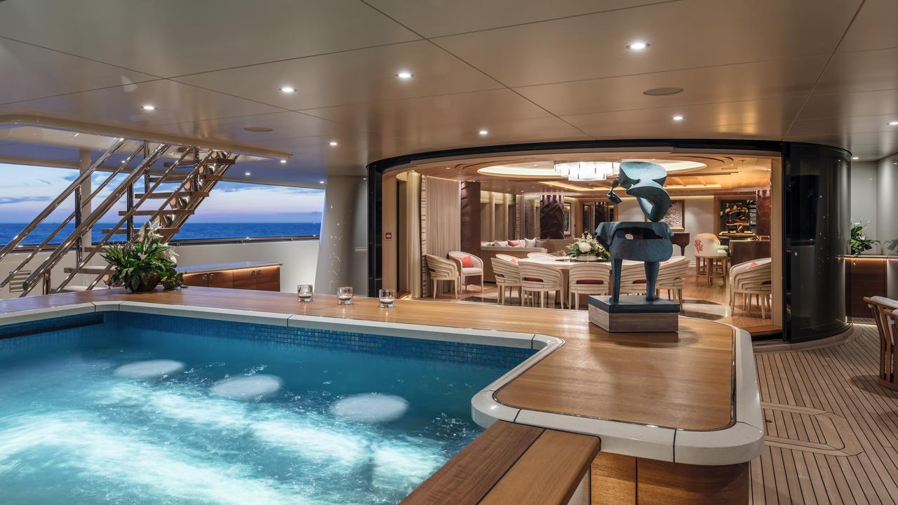 yacht pool cena