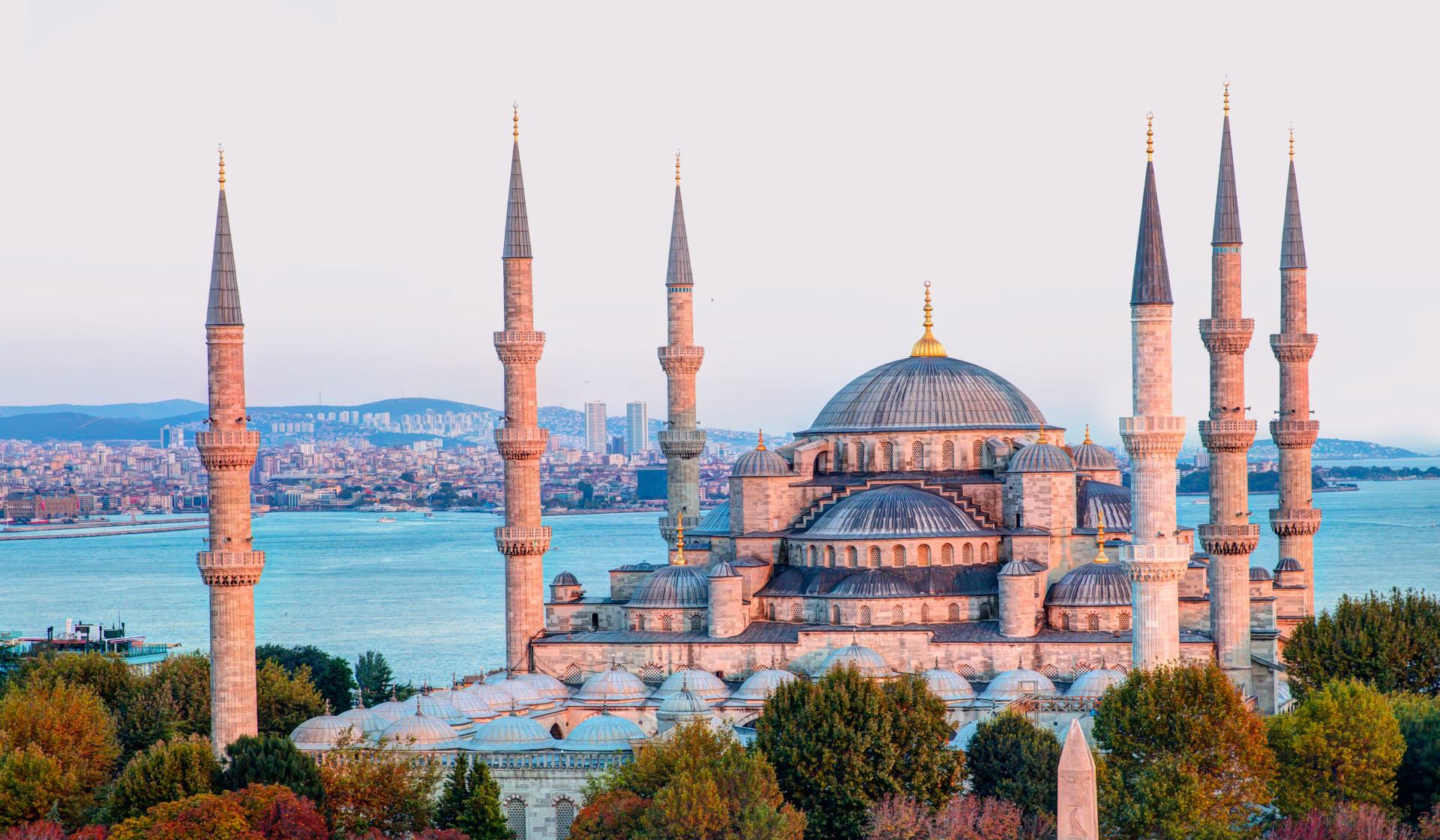 Seis motivos por las que debería visitar Estambul en yate